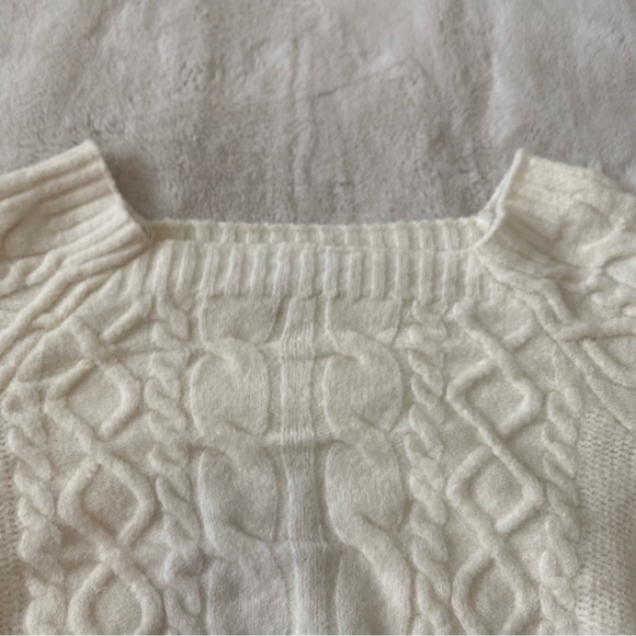 Cropped Top Sweater - Picture 2 of 12